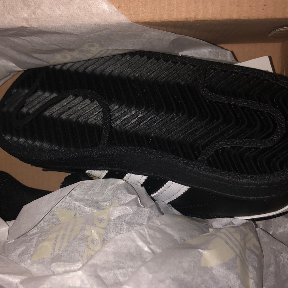 Adidas - Picture 3 of 4